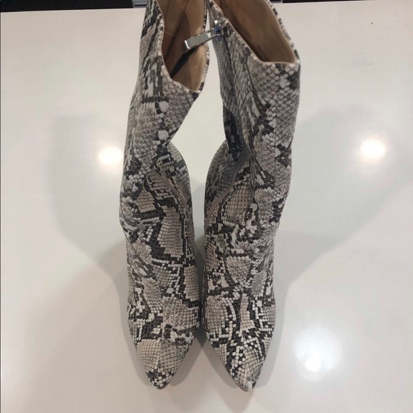 Pretty little thing grey snake skin boot - Picture 3 of 4